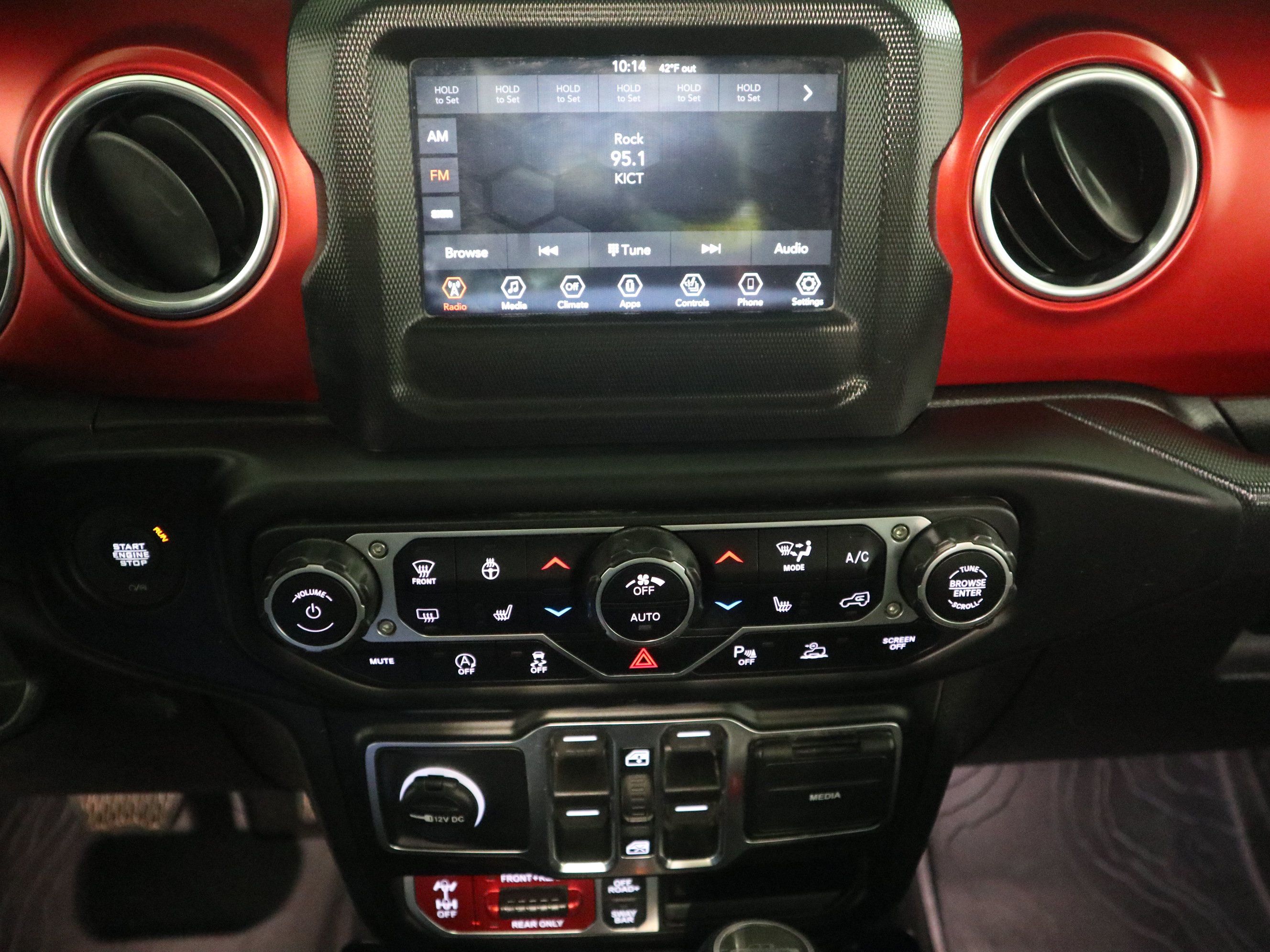 Used 2021 Jeep Gladiator Rubicon w/ Cold Weather Group AWD/4WD image 23