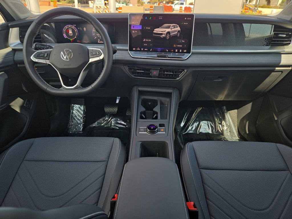 Used 2025 Volkswagen Tiguan SE FWD image 17