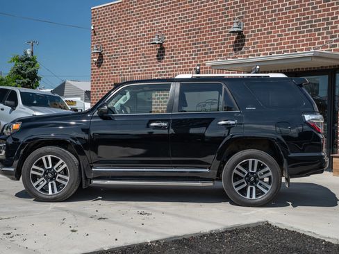 Used 2018 Toyota 4Runner Limited AWD/4WD image 3