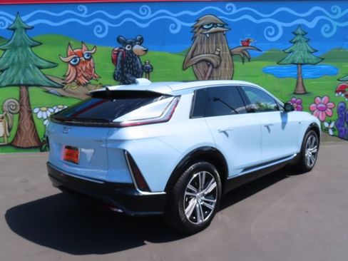 Certified 2024 Cadillac Lyriq Luxury RWD image 7