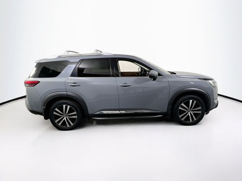 Used 2024 Nissan Pathfinder Platinum w/ Cargo Package AWD/4WD image 4