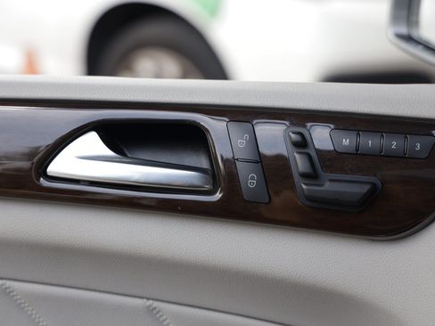 Used 2015 Mercedes-Benz GL 450 4MATIC image 50