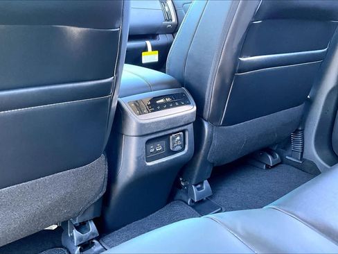 New 2025 Nissan Pathfinder Platinum image 18