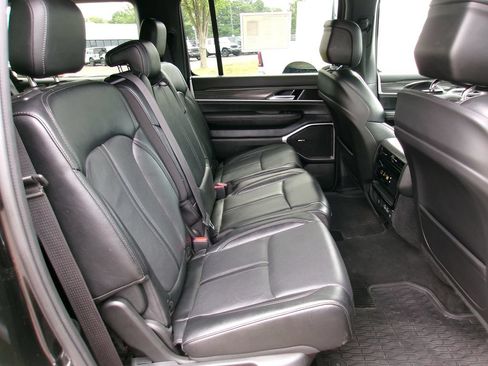 Certified 2024 Jeep Wagoneer L Series II w/ Flexible Seating Group AWD/4WD image 10