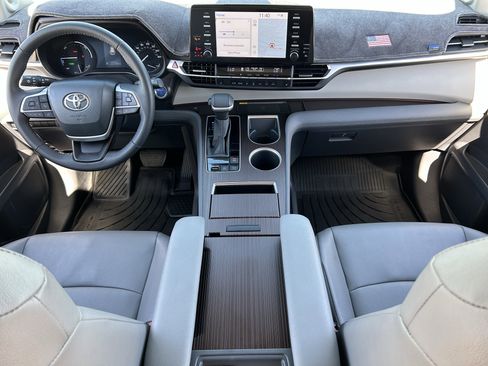 Used 2023 Toyota Sienna XLE w/ XLE Plus Package image 17