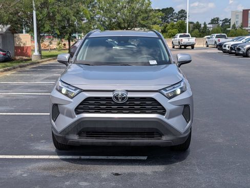 Used 2022 Toyota RAV4 XLE w/ Convenience Package FWD image 8