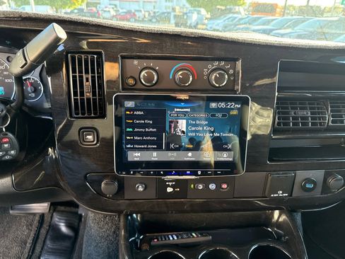 Used 2023 Chevrolet Express 2500 image 17