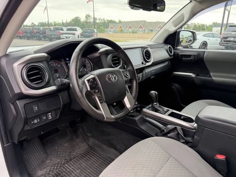 Used 2021 Toyota Tacoma TRD Sport AWD/4WD image 20
