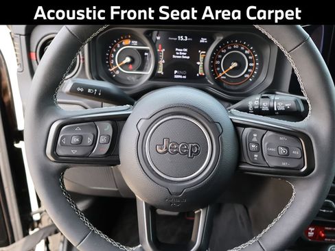 Used 2025 Jeep Wrangler Unlimited Rubicon AWD/4WD image 31