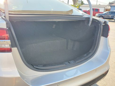 Used 2018 Ford Fusion SE FWD image 30
