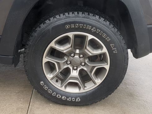 Used 2020 Jeep Cherokee Trailhawk w/ Cold Weather Group image 15