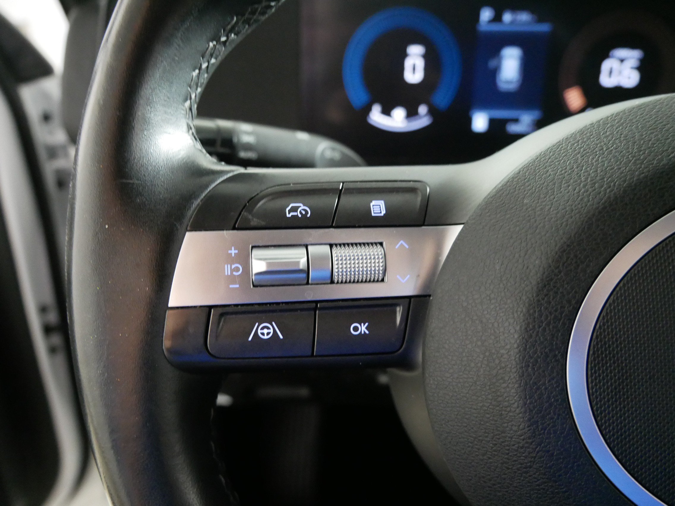 Certified 2025 Hyundai Kona SEL AWD/4WD image 27