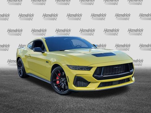 Used 2025 Ford Mustang GT Premium RWD image 2