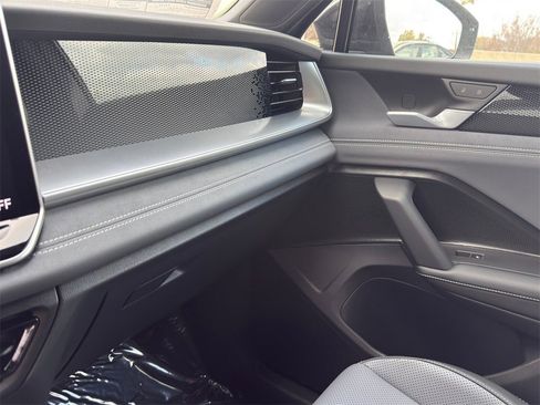 New 2026 Volkswagen Tiguan SE R-Line image 16