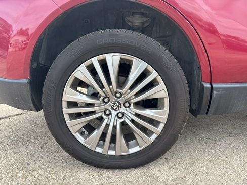 Used 2021 Toyota Venza Limited image 7