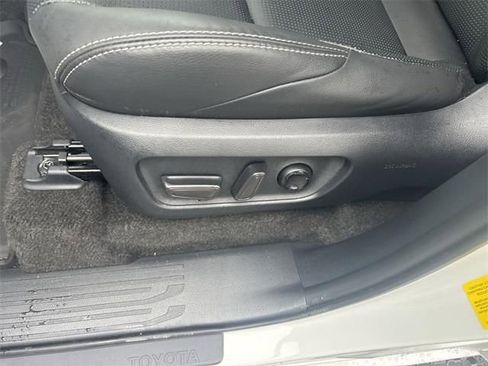 Used 2025 Toyota 4Runner Limited AWD/4WD image 13