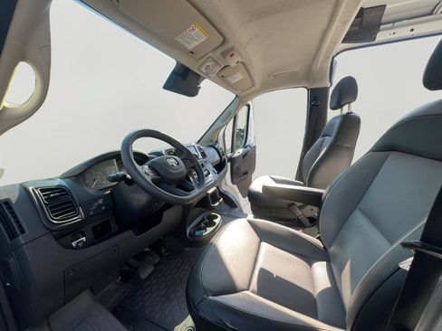 Used 2025 RAM ProMaster 2500 w/ Convenience Group FWD image 9