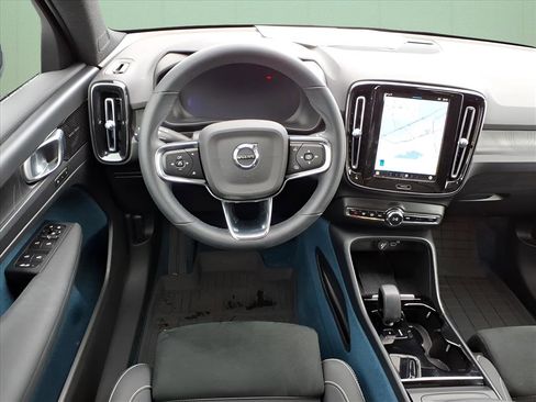 Used 2023 Volvo C40 P8 Recharge Ultimate image 8