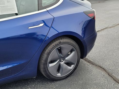 Used 2018 Tesla Model 3 Long Range image 10
