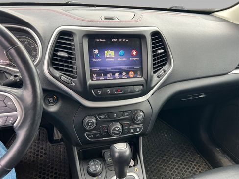 Used 2014 Jeep Cherokee Trailhawk w/ Technology Group image 18
