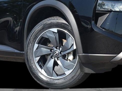 Certified 2025 Nissan Rogue SV AWD/4WD image 3