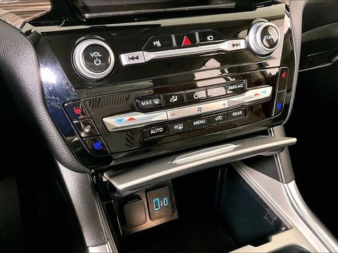 Used 2021 Ford Explorer Limited w/ Equipment Group 301A image 34