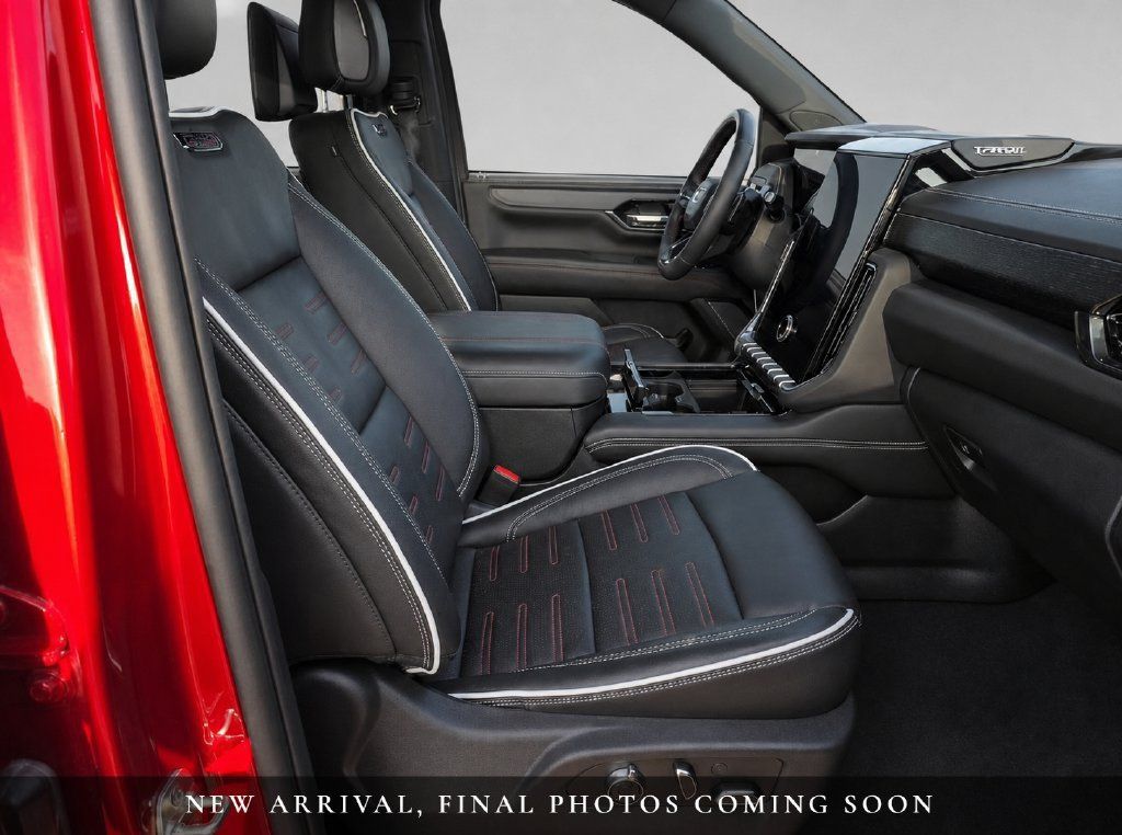 Used 2025 GMC Yukon AT4 Ultimate AWD/4WD image 9