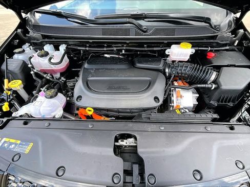 New 2025 Chrysler Pacifica Premium FWD image 9