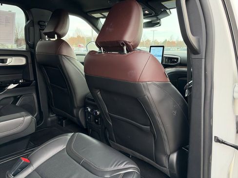 Used 2022 Ford Explorer Platinum image 36