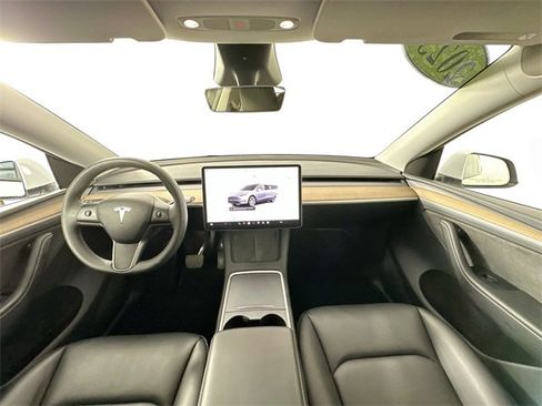 Used 2023 Tesla Model Y Long Range image 3