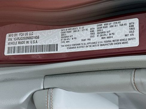 Used 2022 Jeep Grand Cherokee Overland RWD image 32