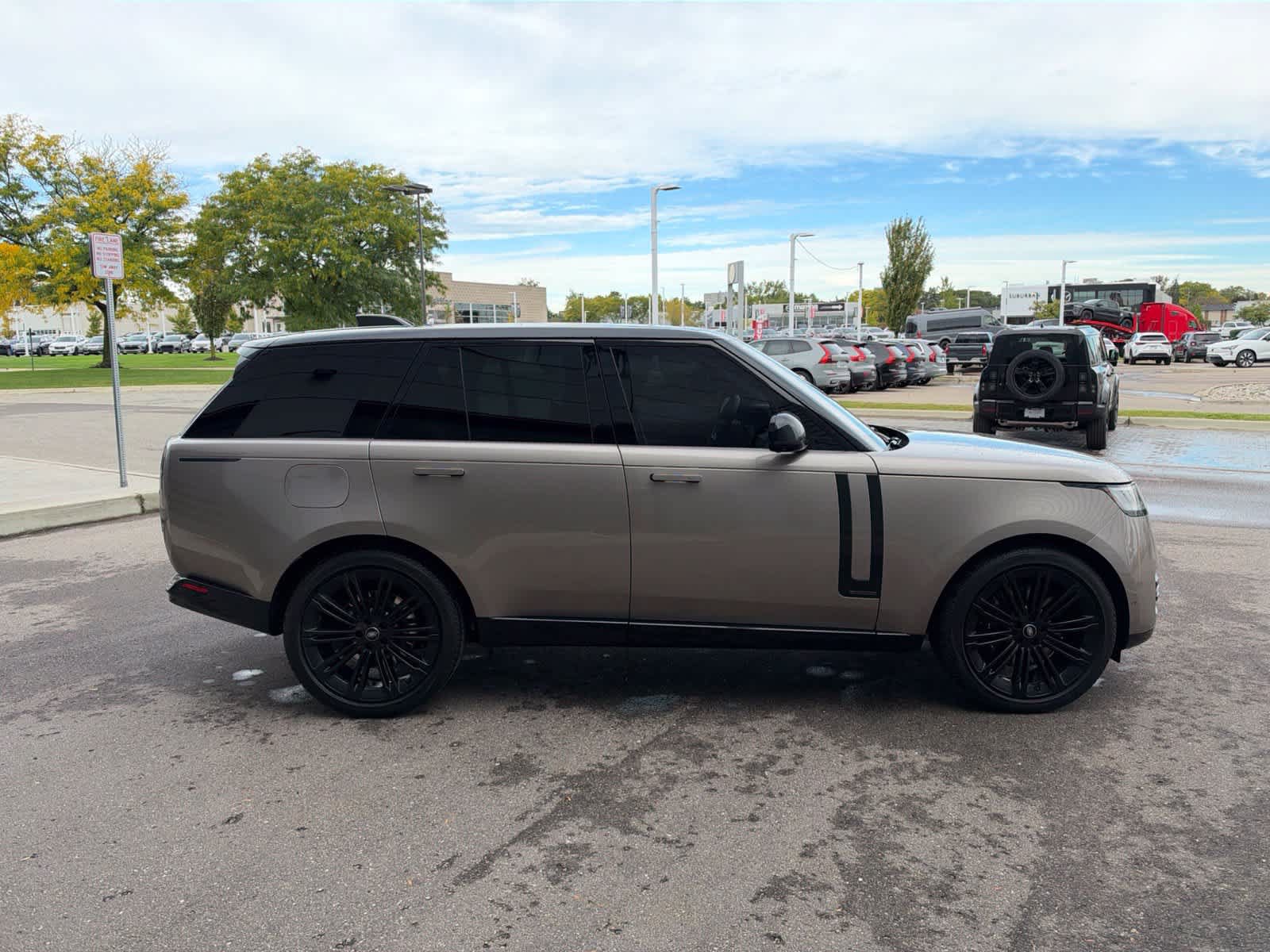 Used 2023 Land Rover Range Rover Autobiography AWD/4WD image 6