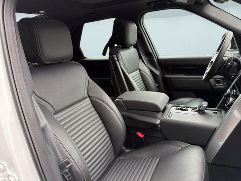 Certified 2025 Land Rover Discovery S AWD/4WD image 28