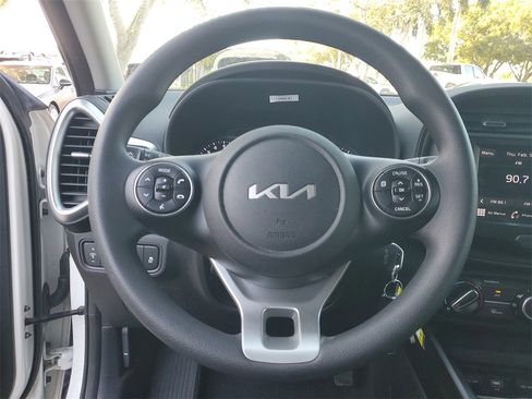 Used 2022 Kia Soul LX image 18