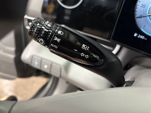 Used 2024 Hyundai Elantra SEL FWD image 24