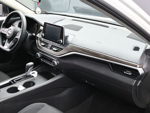 Used 2025 Nissan Altima 2.5 SV image 31