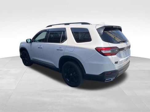 Used 2025 Honda Pilot Black Edition image 4