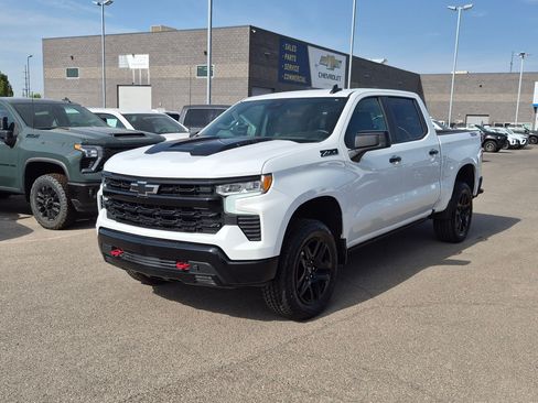 Used 2025 Chevrolet Silverado 1500 LT Trail Boss w/ Convenience Package II AWD/4WD image 8