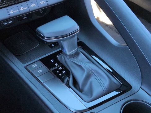 Used 2025 Hyundai Elantra Sport image 32