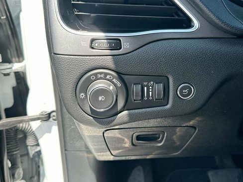 Used 2019 Jeep Cherokee Limited w/ Technology Group FWD image 24