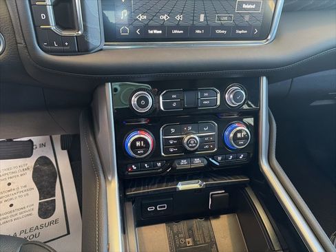 Used 2023 GMC Yukon XL Denali RWD image 15
