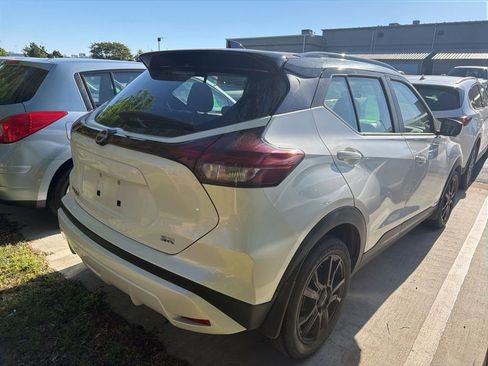 Used 2023 Nissan Kicks SR w/ SR Premium Package FWD image 5