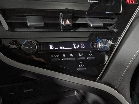 Used 2022 Toyota Camry SE image 18