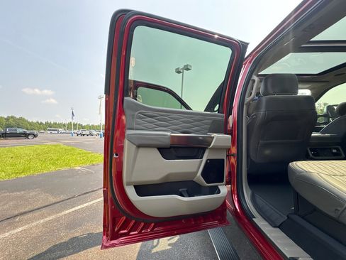 Used 2025 Ford F350 Platinum w/ Platinum Plus Package AWD/4WD image 12