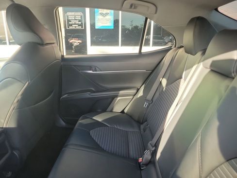 Used 2023 Toyota Camry SE image 9
