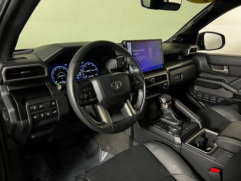 Used 2025 Toyota 4Runner Limited AWD/4WD image 12
