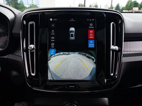 Used 2021 Volvo XC40 P8 Recharge w/ Advanced Package AWD/4WD image 14