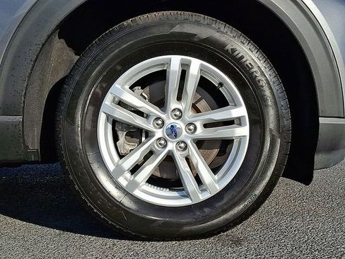 Used 2023 Ford Explorer XLT w/ Equipment Group 202A AWD/4WD image 11
