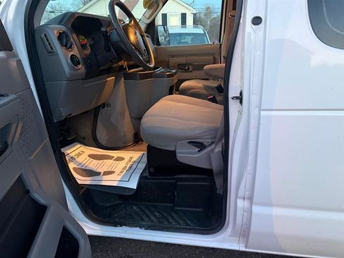 Used 2013 Ford E-350 and Econoline 350 XLT image 11