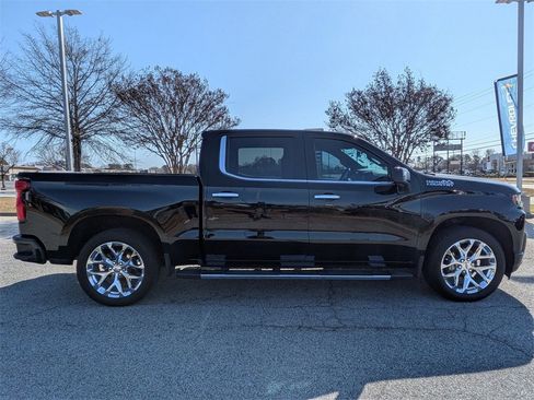 Used 2020 Chevrolet Silverado 1500 High Country w/ Technology Package image 9